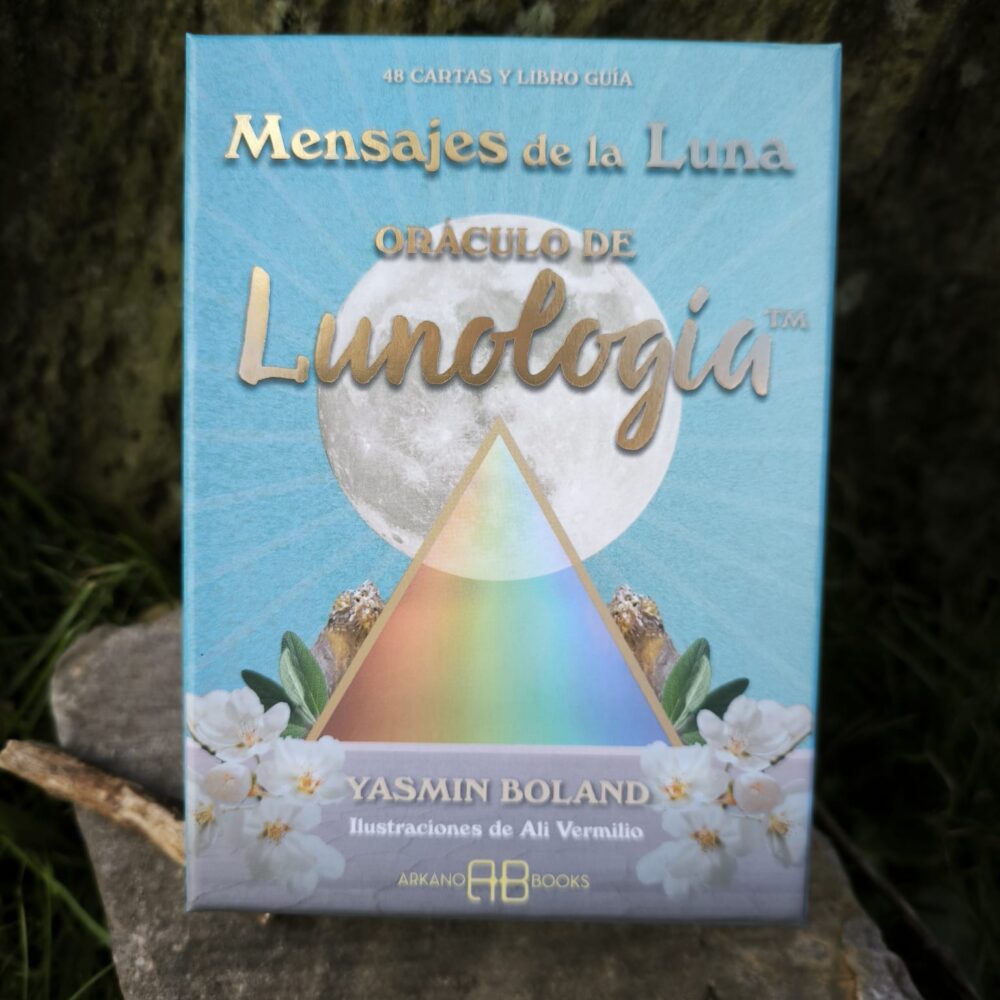 Caja y cartas del oráculo Mensajes de la Luna de Yasmin Boland.