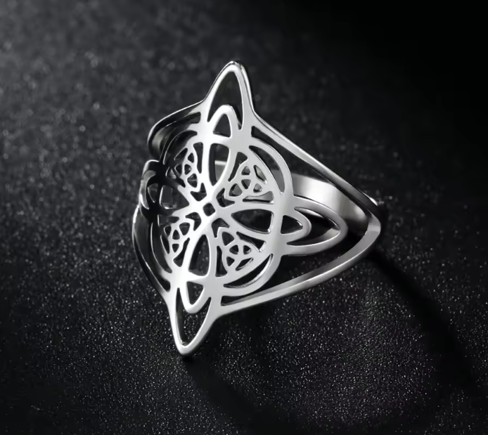 Anillo Nudo de Bruja Triqueta en Acero Inoxidable